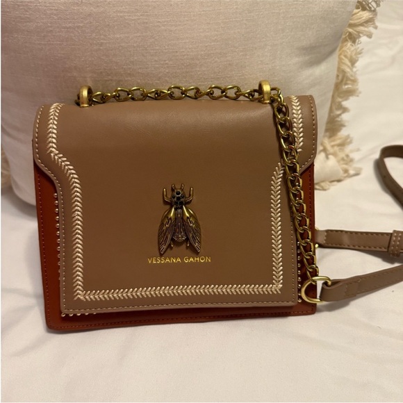 Vessana Gahon Tan Leather Chain Shoulder Bag with Gold and Jewel Beetle - Picture 2 of 6